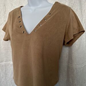 A’ Gaci, Tan short sleeve top with v neckline, junior L